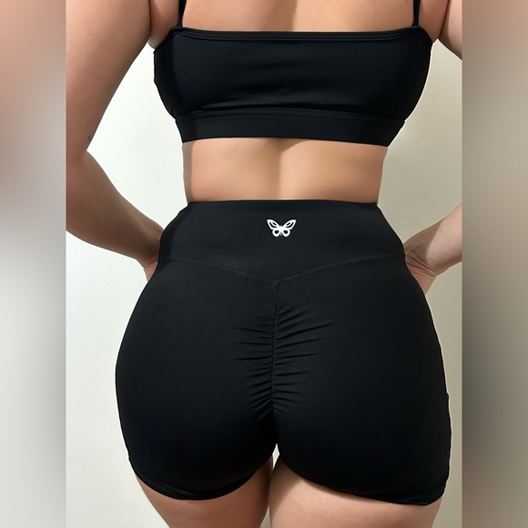 ✨NEW✨ Booty Sculpting Biker Shorts with Pockets - Picture 6 of 6
